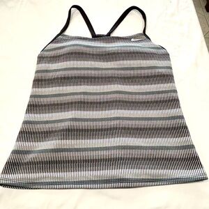 Nike women’s workout tank top size Med black & gray